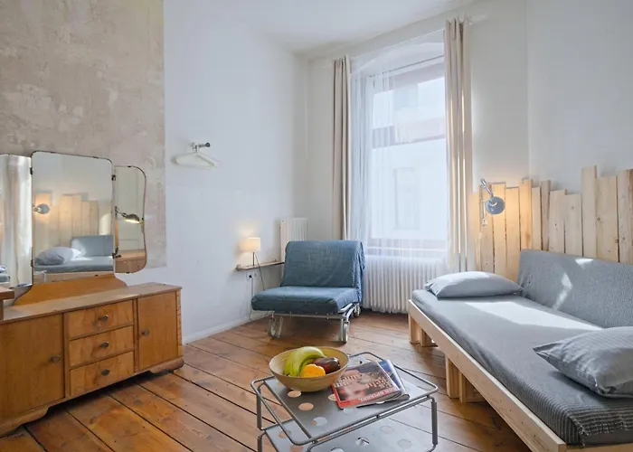 Courtyard Apartman *